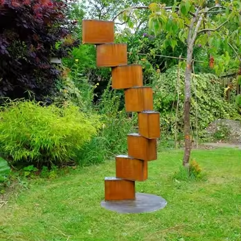 Rusty Hlau Hlau Art Sculpture